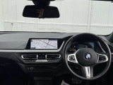 雰囲気のあるインパネ周りです。各スイッチも操作しやすい配慮がなされております。