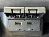 USBの充電ポートも搭載しております。スマートフォンなどの充電に便利です。
