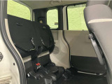 HONDA独自の機構!リアシートはチップアップ(跳ね上げ)することにより背の高い荷物も楽々積み込みすることが可能!!より空間を有効にするためにも大変便利なシートアレンジになります!!
