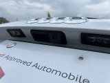 ●バックカメラ『駐車や後方の視界をサポートするための重要な機能です。多くのモデルに標準装備またはオプションとして搭載、リアバンパーに取り付けられたカメラが後方の映像を車内のディスプレイに表示します』