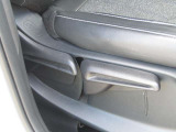 ■ハイトアジャスター■リクライニングだけでなく座席の高さも調整できるので運転のしやすい姿勢を微調整できるので長い運転でも疲れにくいですよ!