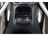 電動パーキングブレーキを搭載。スイッチ操作でパーキングブレーキを作動・解除することが可能ですので、操作の力が不要ですよ♪