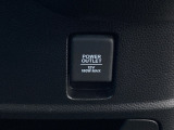 アクセサリーソケットを装備。車内アクセサリーの電源として便利です。