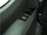◆後席用12V電源ソケット◆12V電源ソケットは後席用にも装備されています。長時間のドライブも安心です。