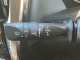 運転状況に合わせてワイパーを調整可能。雨天時でも視界を確保し、安全な走行をサポートします。快適なドライブを演出します。