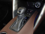 電動パーキングブレーキ・ブレーキホールドを装備してます。ホールド機能は信号待ちが多い一般道で疲労軽減になり、大好評です!