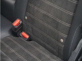◆ISOFIX◆シートベルトいらずでチャイルドシートと固定金具を連結するだけでガッチリ固定できます。