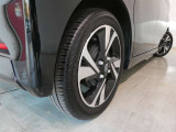 リヤタイヤの溝も十分に残っております。タイヤサイズは165/55R15となっております。