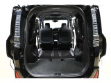 簡単なワンタッチ操作の3列目シートを跳ね上げば大きな荷物も積み込めます♪