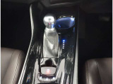 夜間走行でも安心のLEDへッッドライト搭載車です。とても明るく白い光で照らします。この装備も人気のアイテムですね