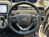 運転している間、長く触れているものだから手になじむハンドルがいいですよね。本革巻のステアリングは乗れば乗るほど手になじんでいきます。