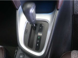 無段変速機(CVT)を搭載。有段変速機に存在する「変速ショック」が無いので、スムーズなアクセル操作が可能です♪