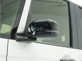◆ドアミラーウインカー◆ドアミラーにウインカーを装備しています。対向車に自身の進行方向を合図し安全に運転できます。