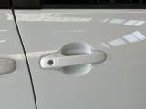 品質へのこだわり!フロアマットやシートなど車内をキレイに清掃し、ニオイや汚れなどを徹底的にクリーニングしてもらっております。室内はピカピカです☆