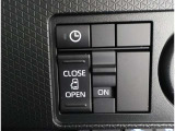 パワースライドドア付きだから、狭い駐車スペースなどでの 乗り降りラクラク!小さなお子さまのいるご家庭には嬉しい装備。