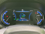 視認性の高いメーターで、車の状態をひと目で確認できます。運転に必要な情報をスムーズに把握し、安全運転をサポートします。