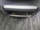 足元に近い最下部にもすっきりとした収納空間が用意されています。ウェットティッシュなどのお掃除グッズを置くのにも好適です。
