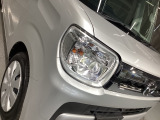 LEDヘッドライト装備!明るい白色光で夜間走行時の高い視認性を確保し、LEDならではの省電力化で低燃費にも貢献しています。