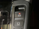 電動パーキングブレーキ&ブレーキホールド☆HOLDスイッチを押しシステムONの状態にしておくことで渋滞や信号待ちなどでブレーキを踏んで停止した時保持してくれる。