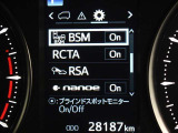 後方から接近する車両を検知して、衝突被害の軽減に寄与する安全機能リヤクロストラフィックオートブレーキ[パーキングサポートブレーキ(後方接近車両)]が装着されています。