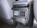 スマートフォンやお手持ちの機器のバッテリー残量が少なくなっても、運転中に充電ができるので安心ですね!