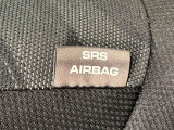 車両側方からの衝撃を緩和するSRSサイドエアバッグ(運転席/助手席)に加えて,SRSカーテンシールドエアバックも標準装備