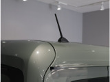 スッキリした大きさで車のデザインに自然に溶け込めるマイクロアンテナ。倒したり、取り外すこともできますよ。