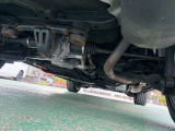 中古車という商品の特性上、下回りのサビやキズはございます。