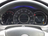 【メーターパネル】素早く車の情報が読み取れる、視認性に優れたシンプルなデザインのメーターパネルです。