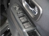 ◆パワーウィンドウスイッチ◆運転席から全席の窓の開閉操作を行うことが出来いつでも換気ができます!