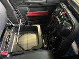 【助手席シートアンダーボックス】助手席の下にも大容量スペース!普段あまり使わない物や洗車道具を入れておくと便利ですよ♪