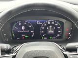 マルチインフォメーションディスプレイです。燃費や走行距離が分かり、半ドアなど車に異常がある際に警告してくれます。