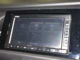 ナビゲーションは純正メモリーナビ(VXM-225Ci)を装着しております。AM、FM、CD、Bluetoothがご使用いただけます。初めて訪れた場所でも安心ですね!