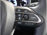 運転中、オーディオの操作をしてて、ハッとしたことはありませんか?ステアリングスイッチは、運転中でもハンドルでオーディオの操作が可能です。