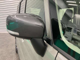 【サイドターンランプ】歩行者やバイク、対向車からも右左折の確認がしやすいサイドターンランプ付きドアミラーです。