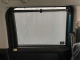 両側サンシェード付き♪休憩中や車中泊の際に外からの視線を遮ることができます♪
