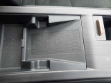 置くだけ充電に対応した機器を置いていただくだけで充電する事が可能です♪