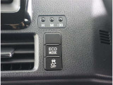 ECOモードを使用するとエンジンの出力などを抑えて燃費よく走行が可能です。