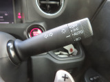 明るく省電力、そして車外の明るさに応じて自動で点灯・消灯してくれるオートライトコントロール機能付きLEDヘッドライトを装備。夜間も安心してお乗りいただけます。