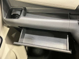 上下に収納があるので常備しておきたい小物も収納出来ます