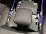 メモリー付きパワーシートが装備されている車両はシートの位置・ドアミラーの角度・ハンドルの位置を3名まで記憶出来ます。
