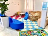 小さなお子様も楽しく遊べるキッズルームも完備♪おむつ替えなどのベッドもありますので家族連れのお客様にも安心してご来店できます☆