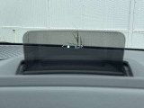 ヘッドアップディスプレイ装備です。運転時の視界に様々な情報が投影されます。