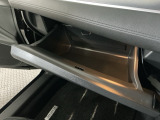 【グローブボックス】収納スペースが沢山あるので車内が散らからずに助かります。ちょっとした物を入れるのにいいですね♪
