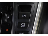 電動パーキングブレーキを搭載。スイッチ操作でパーキングブレーキを作動・解除することが可能ですので、操作の力が不要ですよ♪