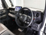 ◆視界広々で非常に運転しやすくロングドライブでも疲れを感じさせないすっきりとまとまったインパネ周りです。