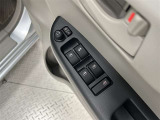 電動格納式ドアミラー!全席パワーウインドウ!運転席にはオート機能付!