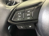 左側にはオーディオ関連のスイッチがございます!音量の調節やチャンネル変更、INFOボタンを押すと平均燃費などを表示してくれる画面の切り替えボタンとなってます!