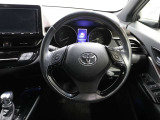 各操作スイッチなどもハンドルから手を放すことなく操作可能で安全運転に支援いたします!