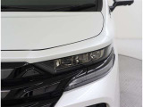 LEDヘッドライトです。デザイン性がよくとても明るいので、夜間の走行や悪天候でも安心です。しかも長寿命!